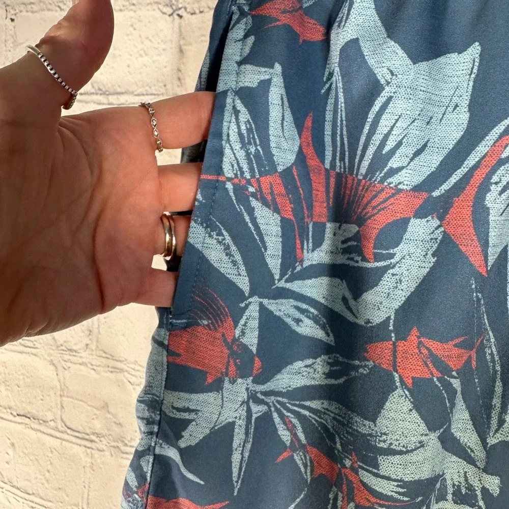 Huk Performance Fishing Mens Blue Coral Fish Tropical Print Swim Trunks Size S